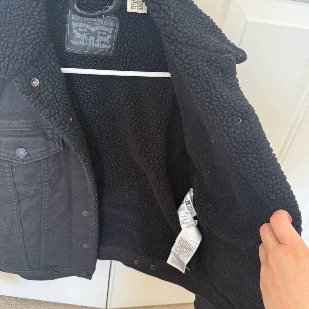 Levi’s Black Sherpa-Lined Trucker Jacket‎ Size Small - Picture 4 of 4